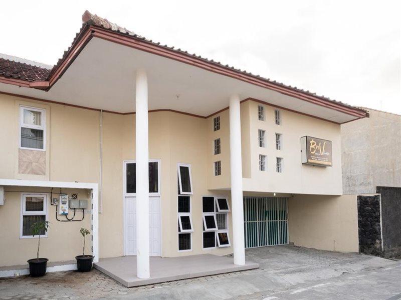 Hotel Oyo 2173 Bnv House Babarsari Maguwo Exterior foto